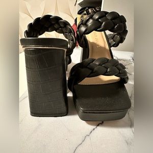 Chunky heel strapped sandles